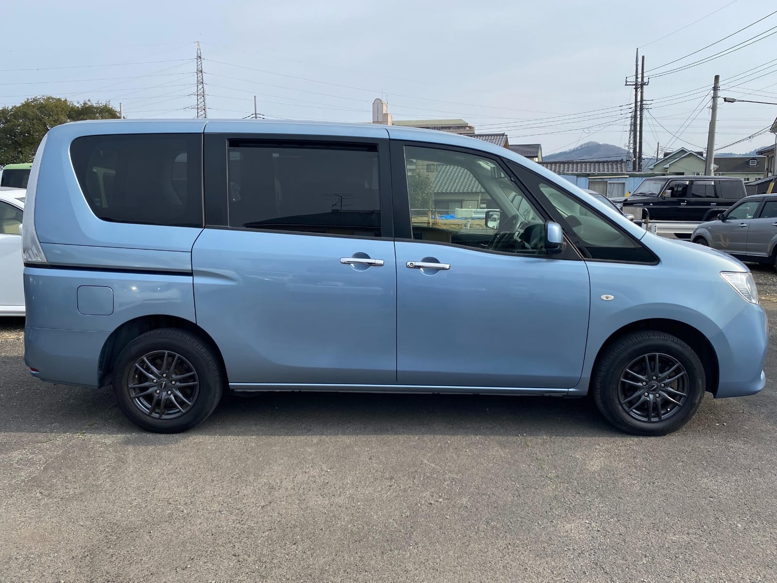 2013 NISSAN SERENA